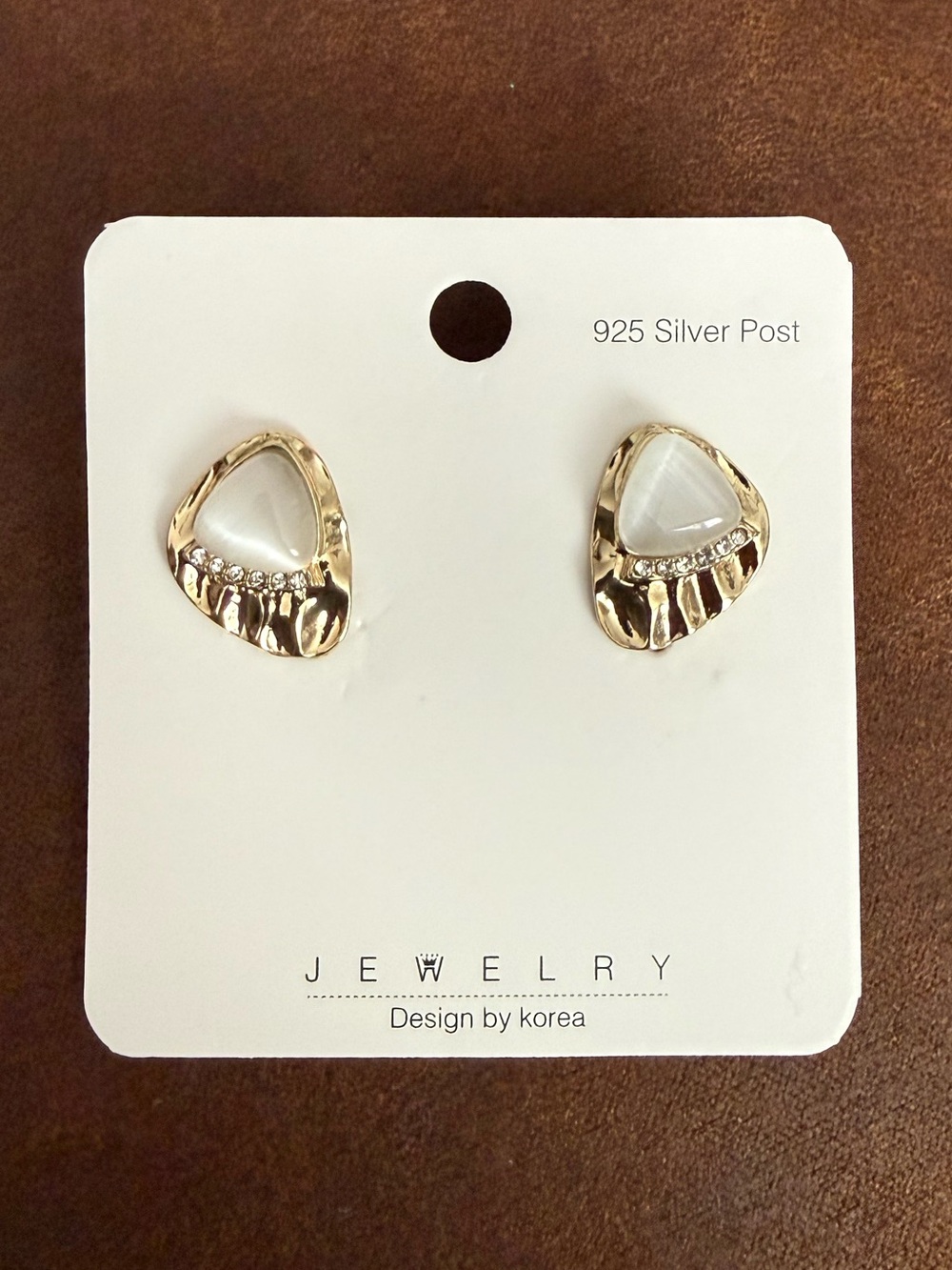 🆕 Gold-Tone White Cabochon and Crystal Accent Stud Earrings